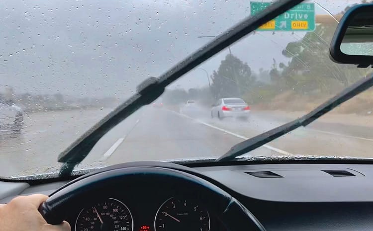  6 Ways to Stop Windshield Cracks from Spreading While Traveling