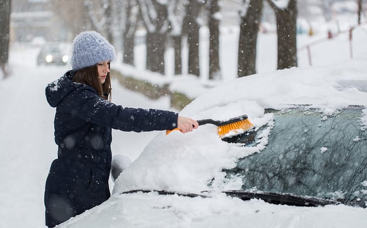  Navigating Winter Safely: A Guide to Windshield Care